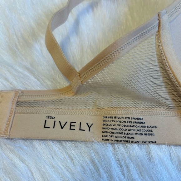 Lively Bra Women Size 32DD Beige Lace Wireless Lightly Lined Back Closure - Picture 7 of 7